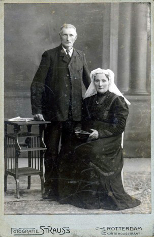 Mijn overgrootvader ( 1854-1940) en overgrootmoeder Mijn overgrootvader ( 1854-1940) en overgrootmoeder