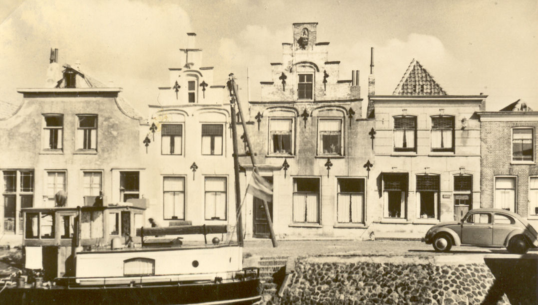 Schip voor reparatie bij fa. Leeflang aan het Slagveld